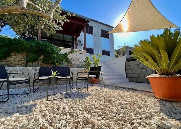 فيلة Beachfront With Pool - Myway