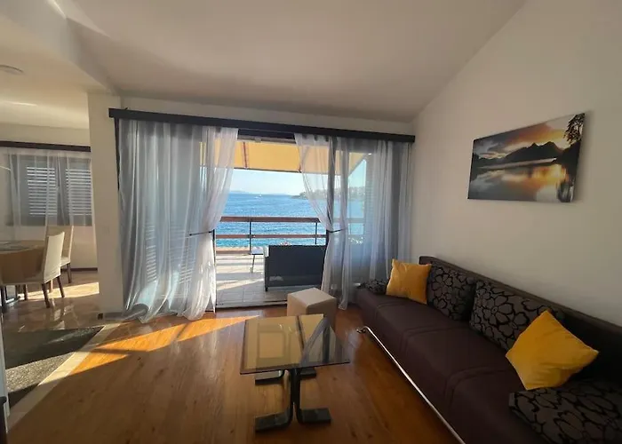 فيلة Beachfront With Pool - Myway *