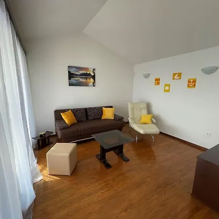 Beachfront With Pool - Myway