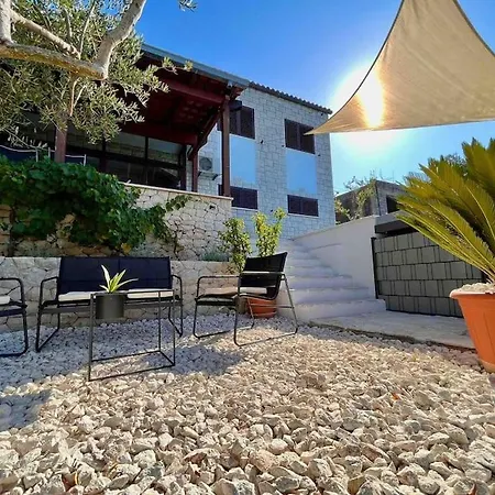 Vila Beachfront With Pool - Myway