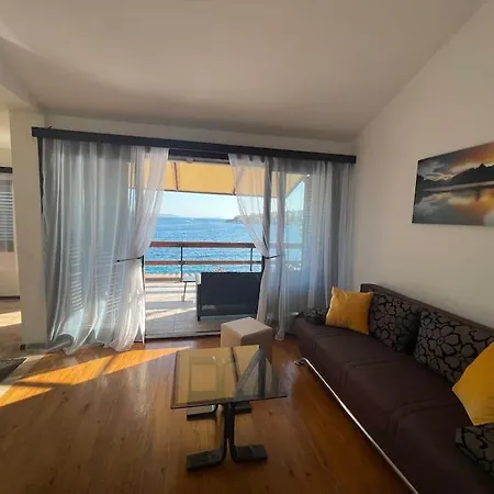 Vila Beachfront With Pool - Myway *