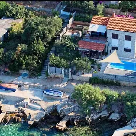 Beachfront With Pool - Myway Vila