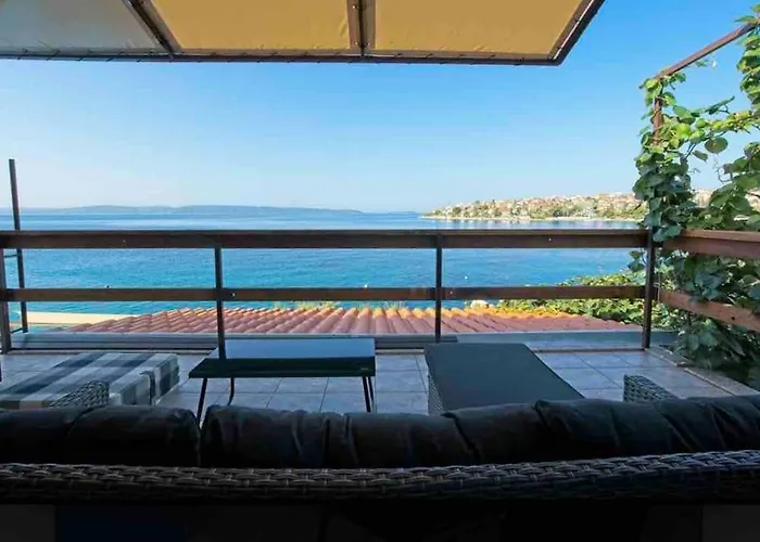 Vila Beachfront With Pool - Myway