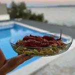 Beachfront With Pool - Myway *